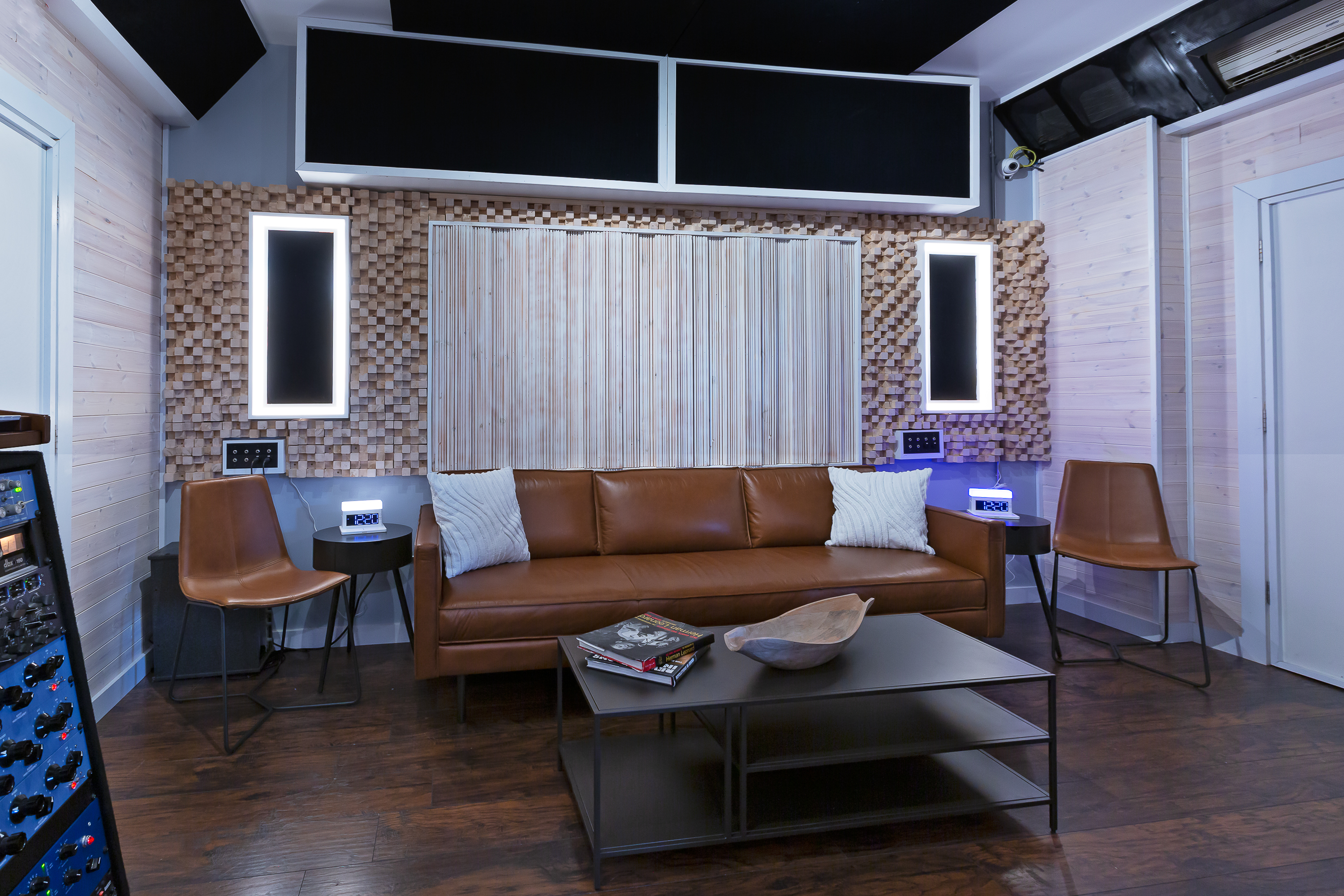 Real studio photo for Daxxit Sound Studios